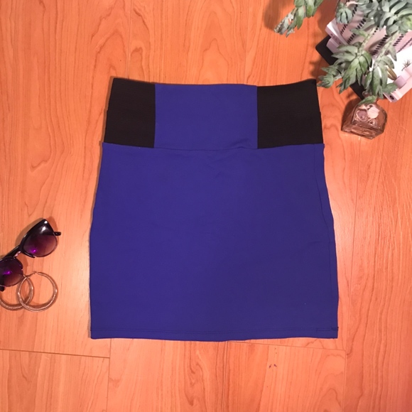 Electric Blue short Skirt for your Curves - Picture 2 of 4